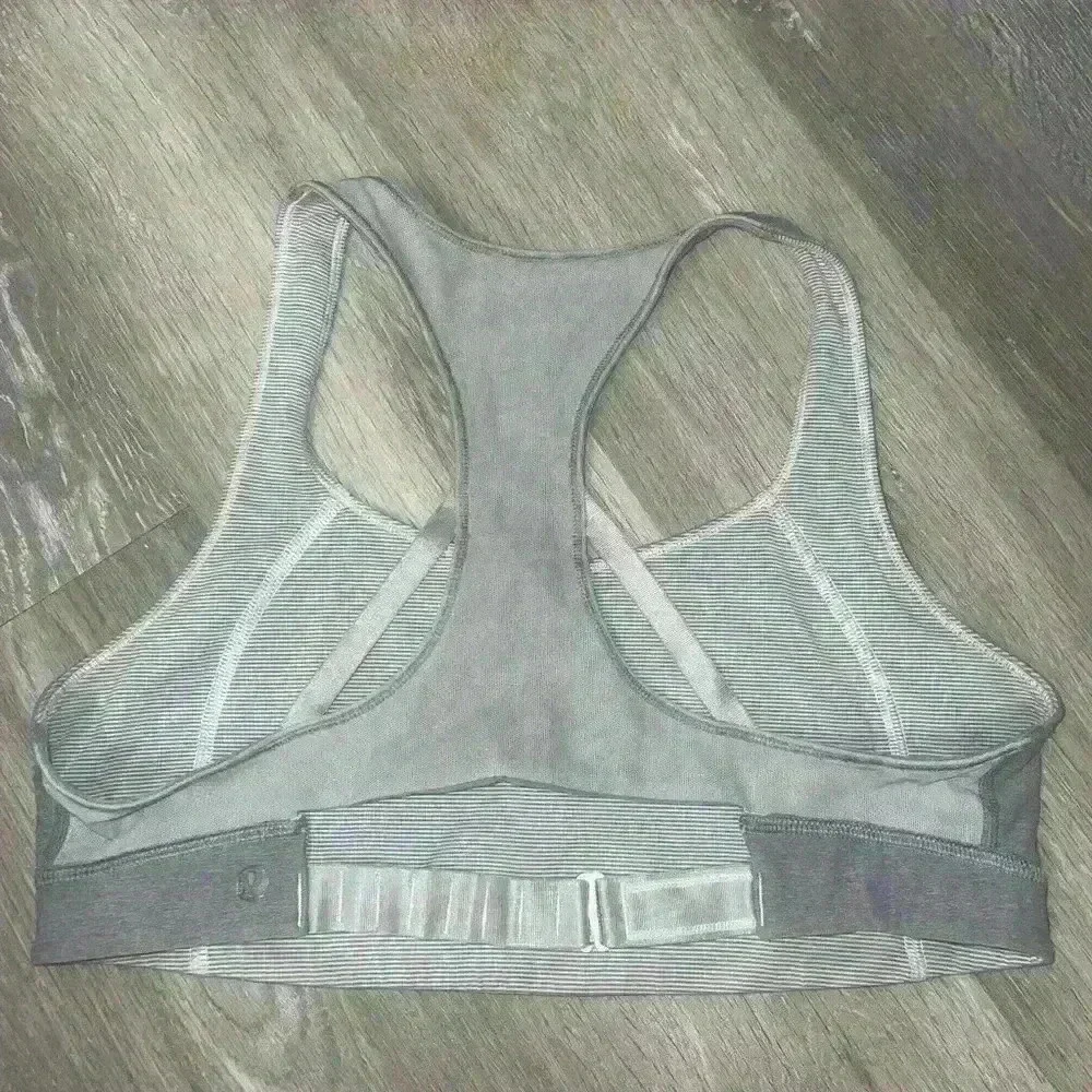 Lululemon Take 2 Bra
Wee Stripe Heathered Slate gray / Heathered Slate size 10 - Picture 12 of 14